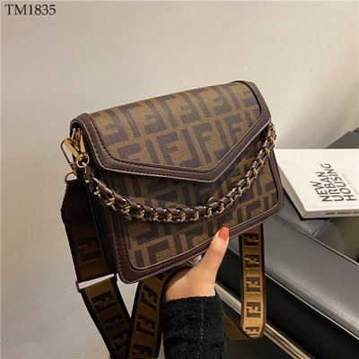 TM1835 Túi đeo chéo họa tiết chữ