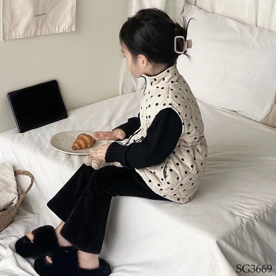 SG3669 Set 3 chi tiết: áo len + quần ống loe + áo gile phao cho bé