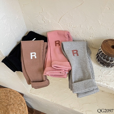 QG2097  QUẦN LEGGING GÂN TĂM PHỐI CHỮ CHO BÉ