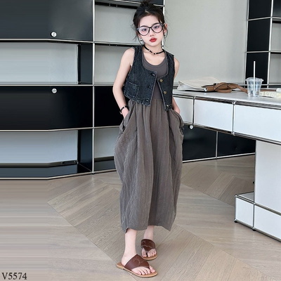 V5574 VÁY SÁT NÁCH DÁNG DÀI PHỐI ÁO GILE DENIM