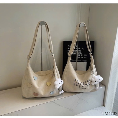 TM4137 TÚI VẢI ĐEO CHÉO KÈM CHARM MÂY