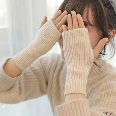 TT182   GANG TAY LEN HỞ NGÓN