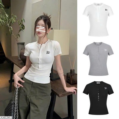 AM12852 ÁO THUN THÊU CỔ XẺ NỮ TÍNH & CÓ GU MOS﻿ES QUEEN