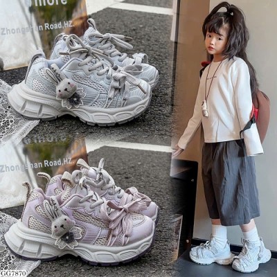 GG7870 GIÀY THỂ THAO ĐÍNH GẤU CHO BÉ