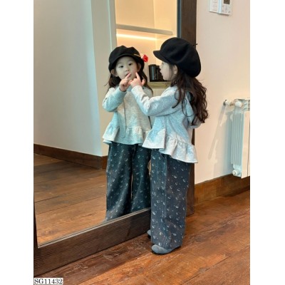 SG11432 SET ÁO NỈ MŨ + QUẦN JEAN TRÁI TIM CHO BÉ
