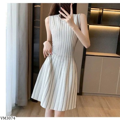 VM3074  VÁY ĐẦM SÁT NÁCH KẺ SỌC DÁNG XOÈ