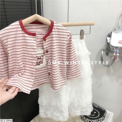 SG11846 SET ÁO CARDIGAN KẺ ĐỎ MIX CHÂN VÁY REN