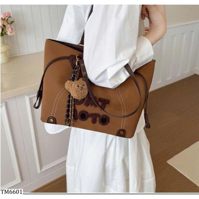 TM6601 TÚI TOTE DA NỮ KÈM CHARM