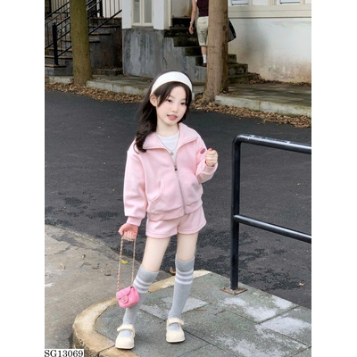 SG13069 SET ÁO KHOÁC QUẦN SHORT HỒNG BÉ GÁI giá mới