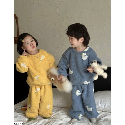 S2452 BỘ ĐỒ NGỦ LÔNG HÌNH THÊU CHO BÉ