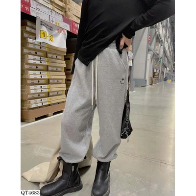 QT4683 QUẦN JOGGER THÊU MẶT CƯỜI BÉ TRAI