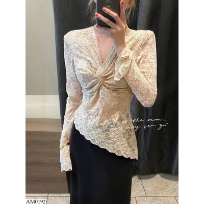 AM0192 ÁO REN CỔ XOẮN ANNA