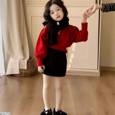 SG0378 SET ÁO LEN ĐỎ CHÂN VÁY NGẮN PHỐI KHĂN BG