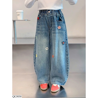 QG5030 QUẦN JEAN HOA CHO BÉ GÁI