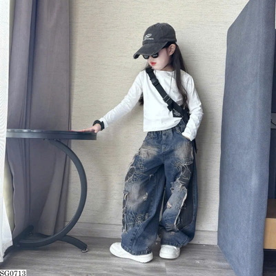 SG0713 SET ÁO THUN TẮNG PHỐI QUẦN JEANS RÁCH CÁ TÍNH
