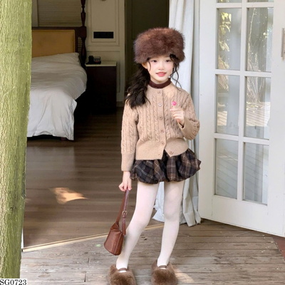 SG0723 SET ÁO KHOÁC LEN PHỐI CHÂN VÁY KẺ CARO BG