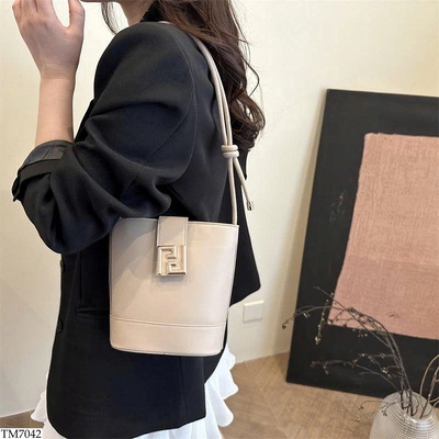 TM7042 TÚI XÁCH MINI DÁNG XÔ KHÓA CHỮ F