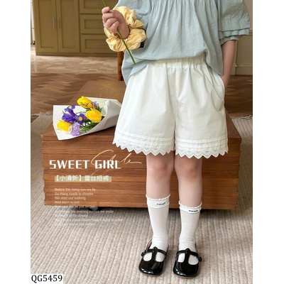 QG5459 QUẦN SHORT TRẮNG VIỀN REN AMBBKIDS