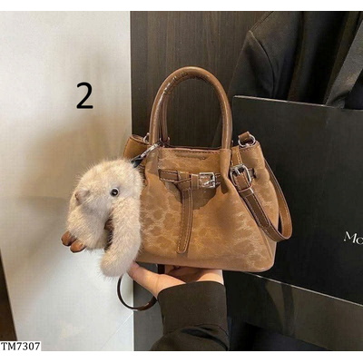 TM7307  TÚI XÁCH KÈM CHARM
