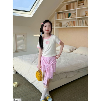 SG2316 ÁO THUN PHỐI CHÂN VÁY KẺ CHO BG