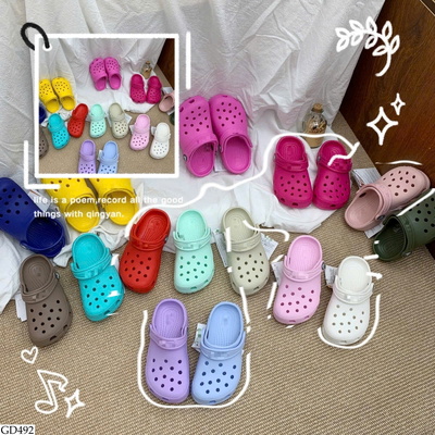 GD492 DÉP SỤC CROCS CHO CẢ NHÀ