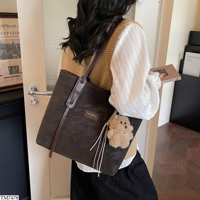 TM7478 TÚI TOTE KÈM CHARM