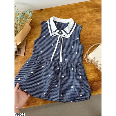 V9921 VÁY BÉ GÁI SÁT NÁCH KẺ CARO CHẤM BI