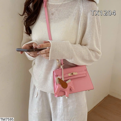 TM7595 TÚI XÁCH KÈM CHARM CHO NỮ