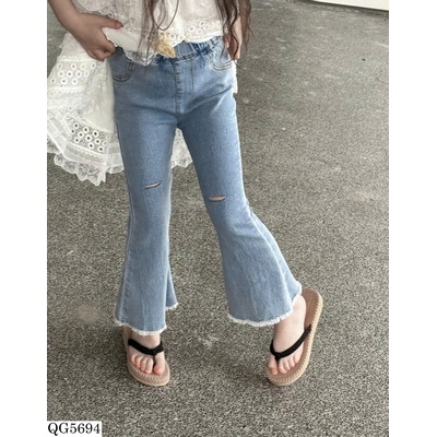 QG5694 QUẦN JEANS ỐNG LOE RÁCH GỐI BÉ GÁI
