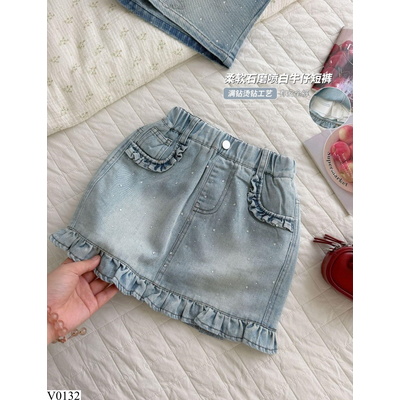 V0132 CHÂN VÁY JEANS VIỀN BÈO