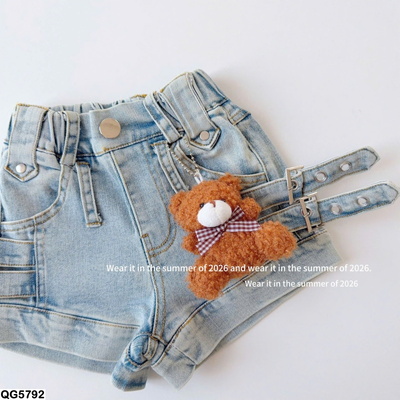 QG5792 QUẦN SHORT KÈM CHARM GẤU CHO BÉ GÁI