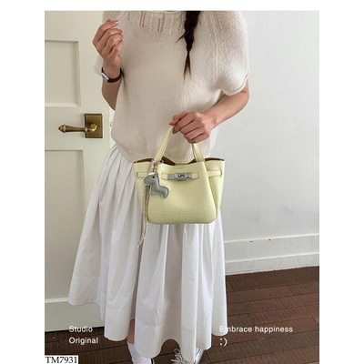 TM7931 TÚI DA NHÁM KÈM CHARM NGỰA