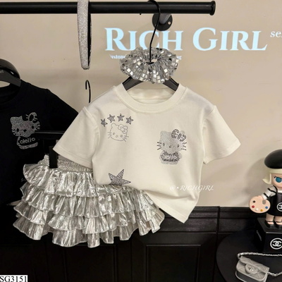 SG3151 ÁO PHÔNG KITTY VÀ CHÂN VÁY BÈO MÀU BẠC RICH GIRL