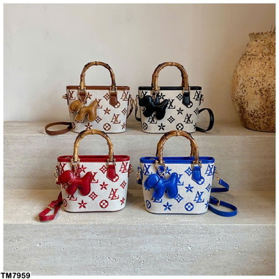 TM7959 TÚI XÁCH KÈM CHARM