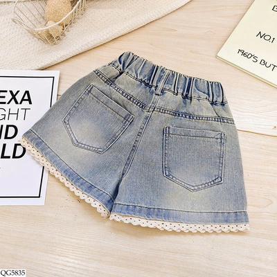 QG5835 QUẦN SHORT JEAN PHỐI REN GẤU CHO BÉ
