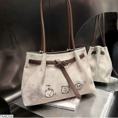 TM8206 TÚI XÁCH NỮ KÈM CHARM