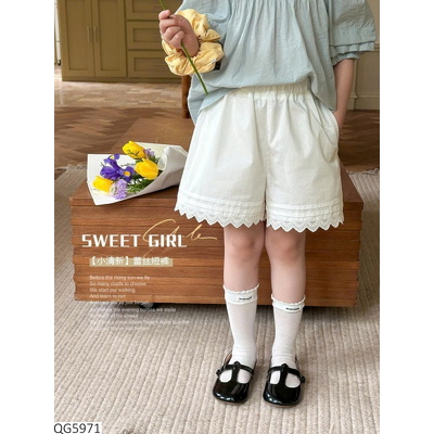 QG5971 QUẦN SHORT TRẮNG VIỀN REN AMBB