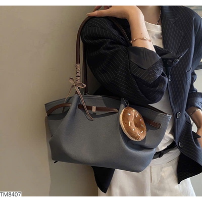 TM8407 TÚI TOTE NỮ KÈM CHARM