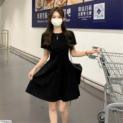 VM4662 VÁY ĐEN CHÂN XOÈ