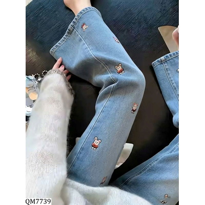 QM7739 QUẦN JEAN HỌA TIẾT GẤU CHO NỮ